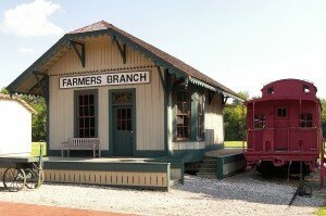 1280px-Farmers_branch_railroad_depot_2013