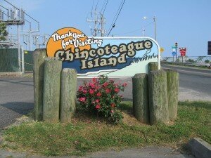 1280px-Chincoteague_Island_Sign_2