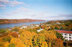 1280px-Hudson_River_Valley_in_autumn