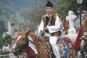 romania-traditions-romanian-men-people-romanians-horse-rider-guy1