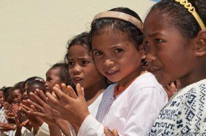 1280px-Malagasy_girls_Madagascar_Merina