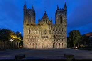 1024px-Nidaros_cathedral_front