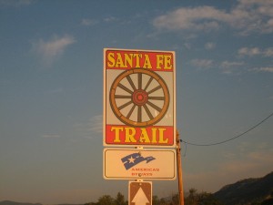 1024px-Santa_Fe_Trail_sign_IMG_0516