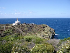 1280px-Faro_pantelleria