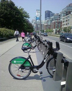 473px-Bixi_Bike_Rentals_in_Toronto,_2011-06-08_-b