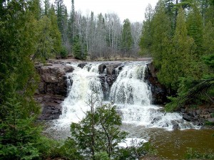 800px-GooseberryFalls_Oct2005