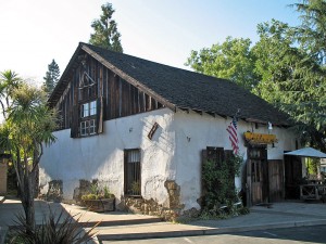 1024px-John_W._Kottinger_Adobe_Barn_(Pleasanton,_CA)