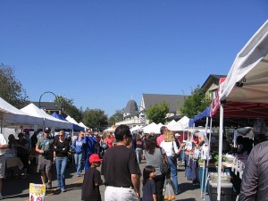 800px-Pleasanton_Farmers'_Market_2266