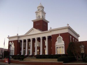 1280px-Lee_County_Courthouse_Alabama_(2)
